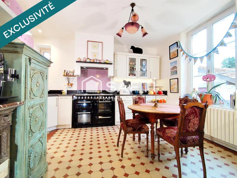 Maison - 216 m² - 9 pièces