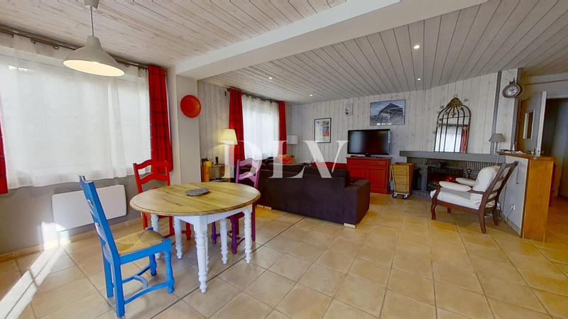 Maison - 170 m² - 9 pièces