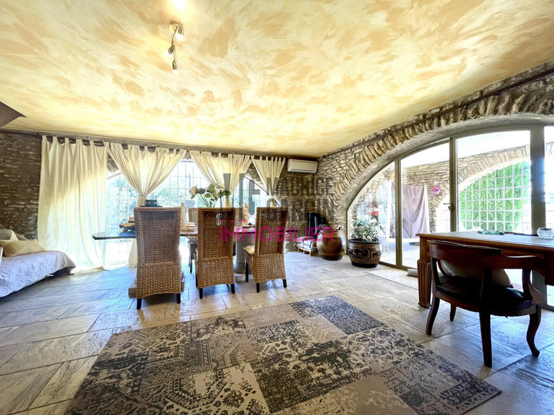 Maison - 415 m² - 14 pièces