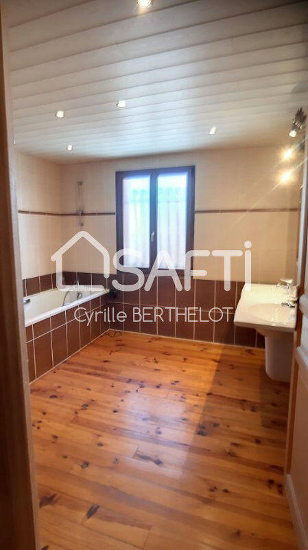 Maison - 310 m² - 8 pièces