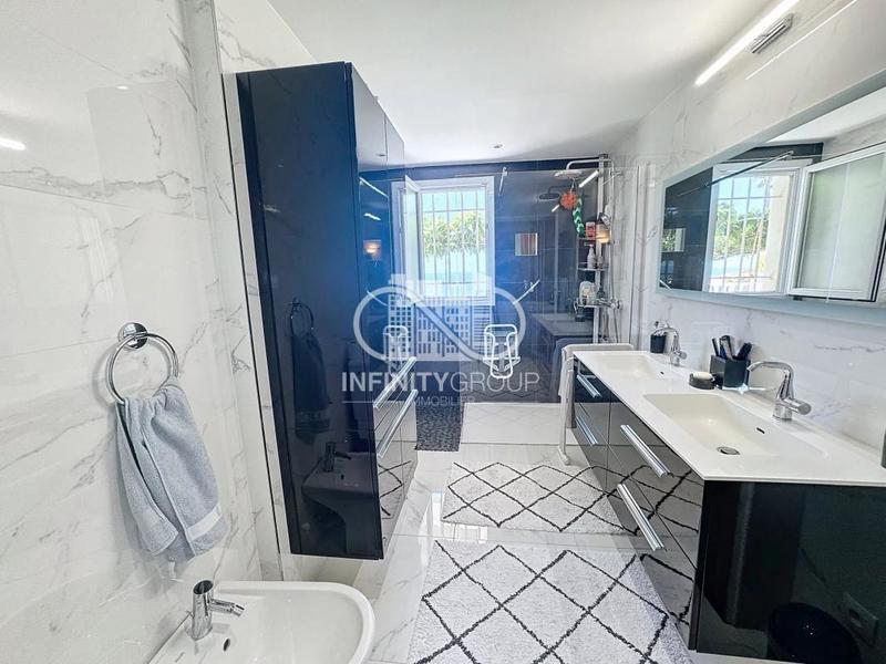 Villa - 213 m² - 7 pièces