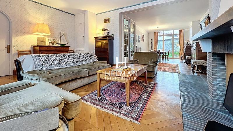 Maison - 424 m² - 9 pièces