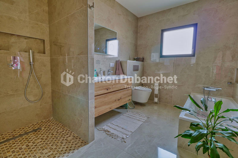 Maison - 180 m² - 6 pièces