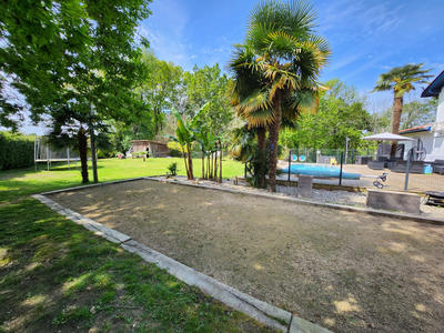 Maison - 213 m² - 9 pièces