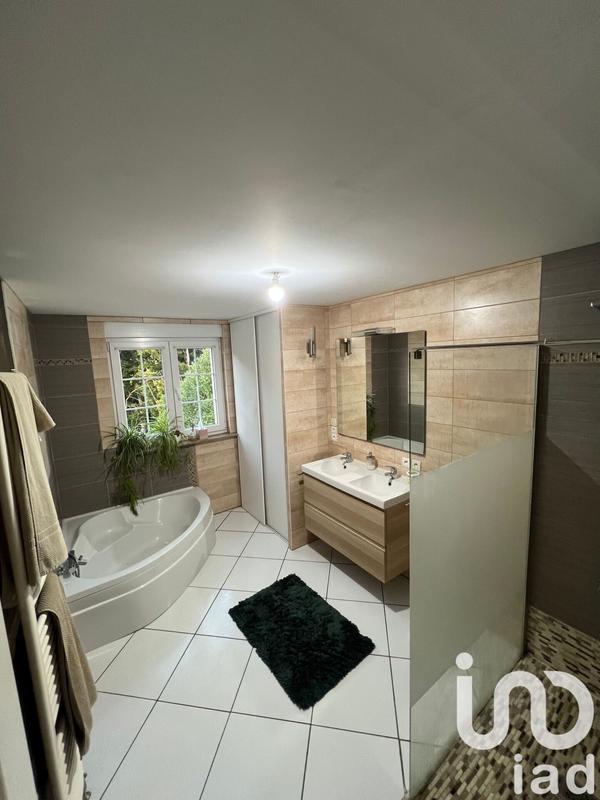 Maison - 181 m² - 7 pièces