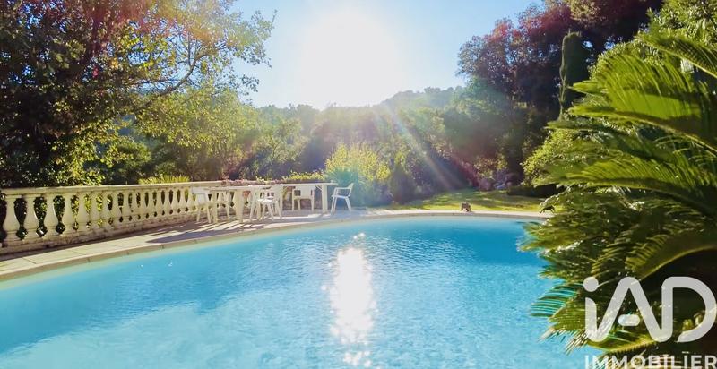 Maison - 231 m² - 7 pièces