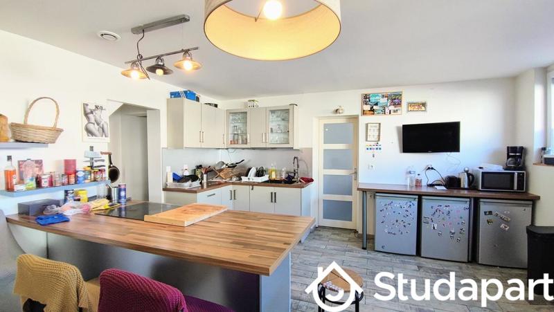 Chambre - 150 m² - 1 pièce