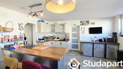 Chambre - 150 m² - 1 pièce