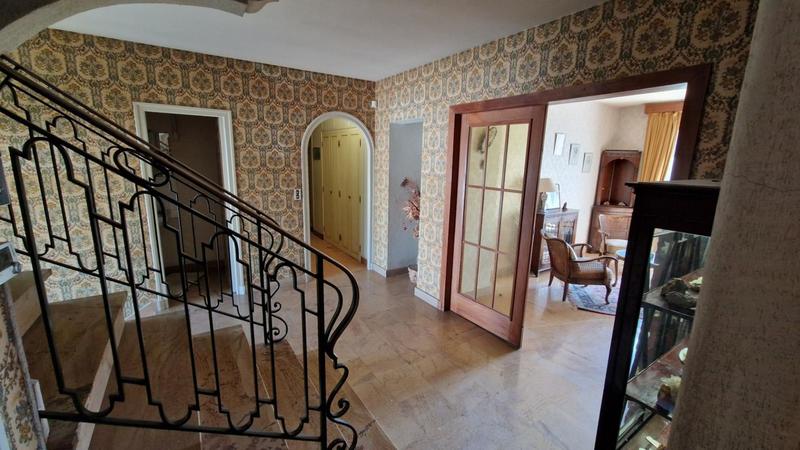 Maison - 319 m² - 9 pièces