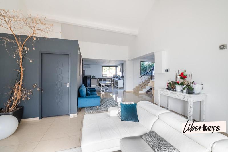 Maison d'architecte - 220 m² - 7 pièces