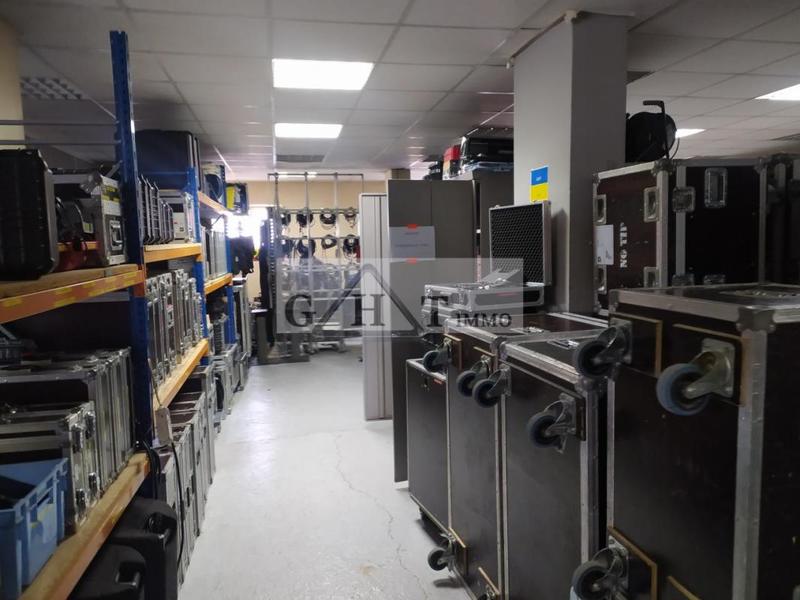 Entrepôt - 1 100 m²