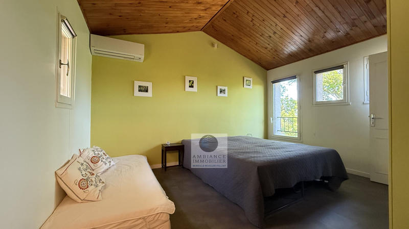 Maison - 225 m² - 10 pièces