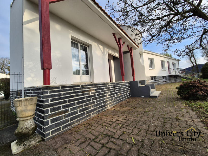 Maison traditionnelle - 193 m² - 7 pièces