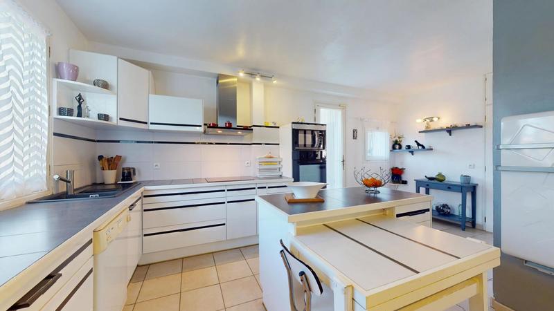 Maison - 164 m² - 8 pièces