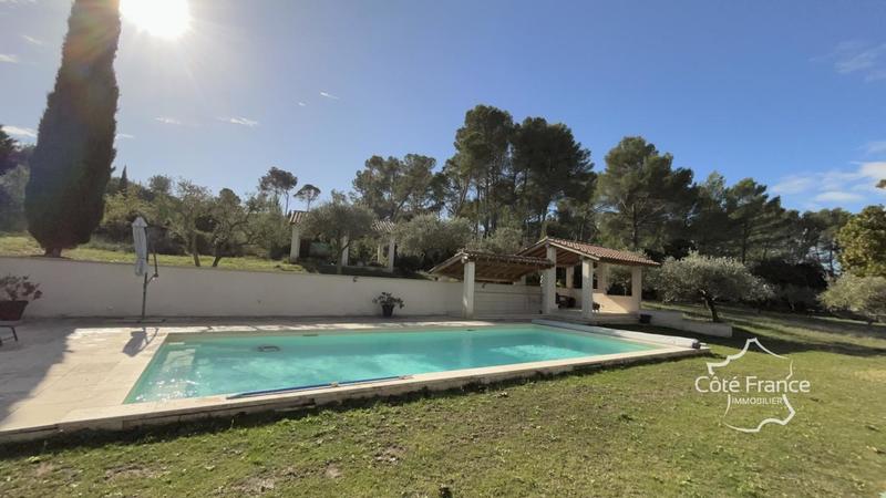 Propriété - 145 m² - 5 pièces