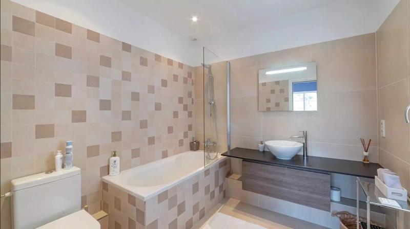 Villa - 313 m² - 8 pièces