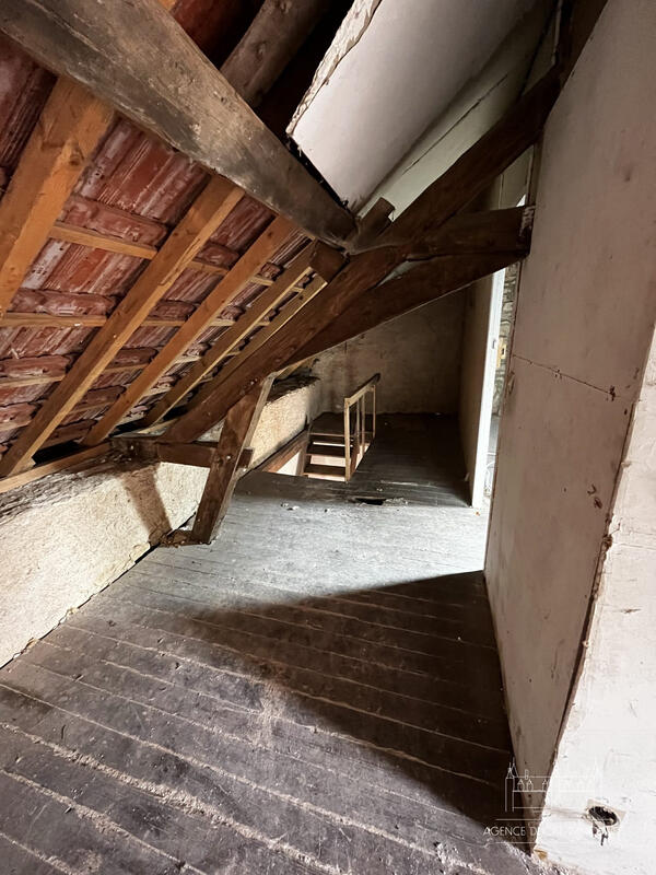 Maison - 160 m² - 2 pièces