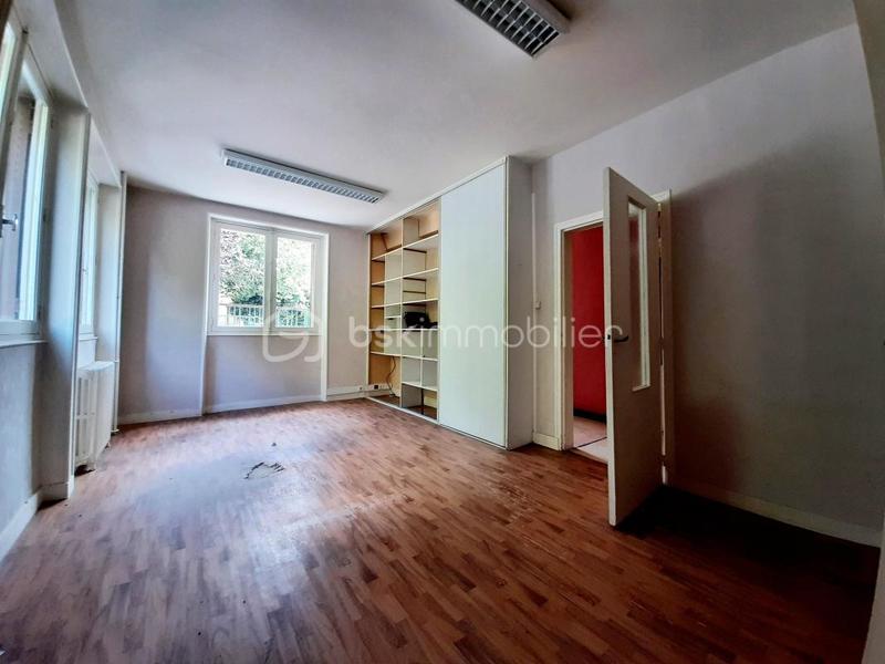 Maison - 230 m² - 11 pièces