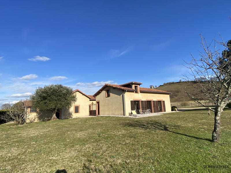 Maison traditionnelle - 327 m² - 5 pièces