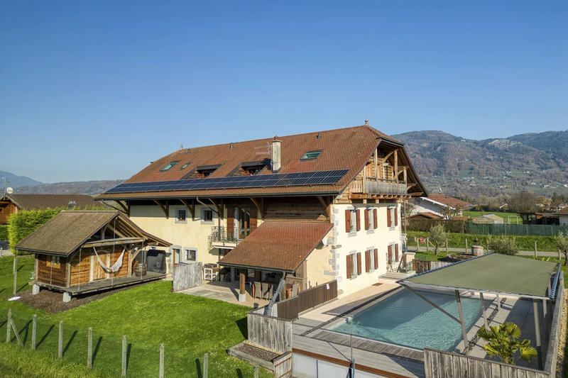 Maison - 393 m² - 12 pièces