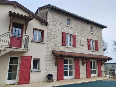 Propriété - 212 m² - 5 pièces