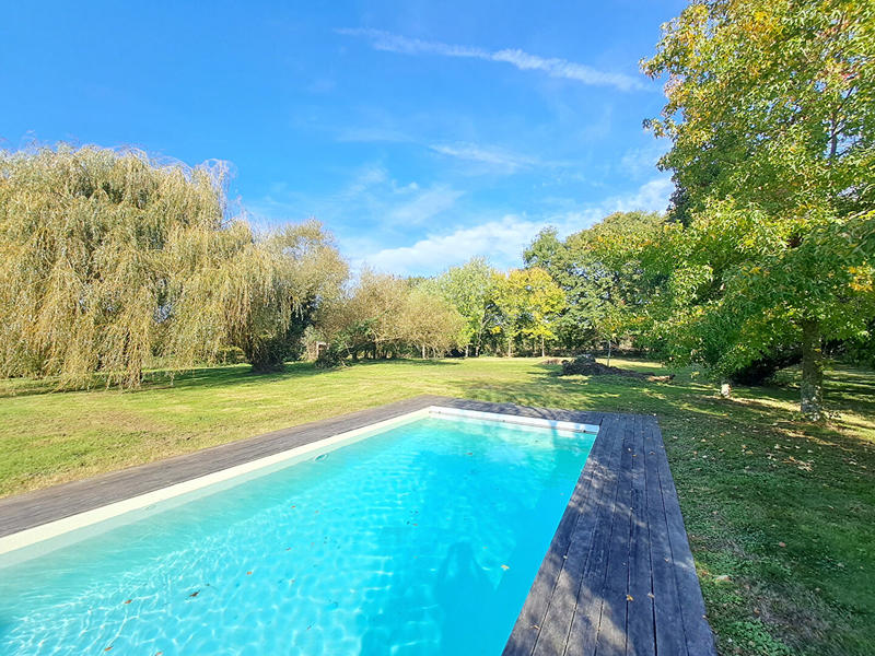 Maison - 244 m² - 6 pièces