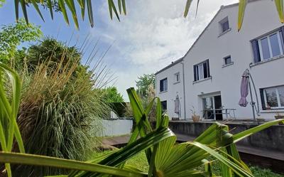 Maison de ville - 200 m² - 9 pièces