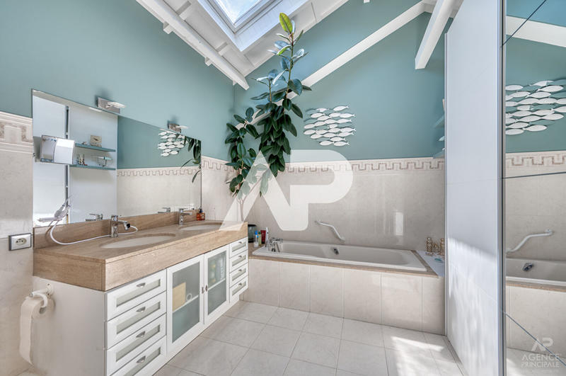 Maison - 140 m² - 7 pièces