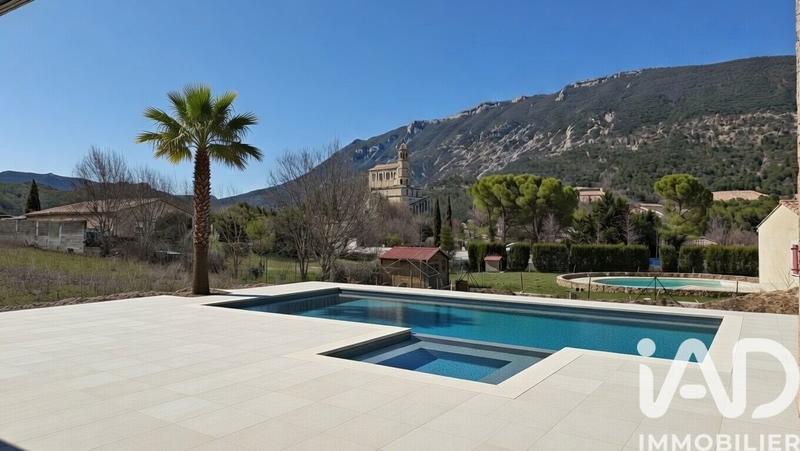 Maison - 140 m² - 4 pièces