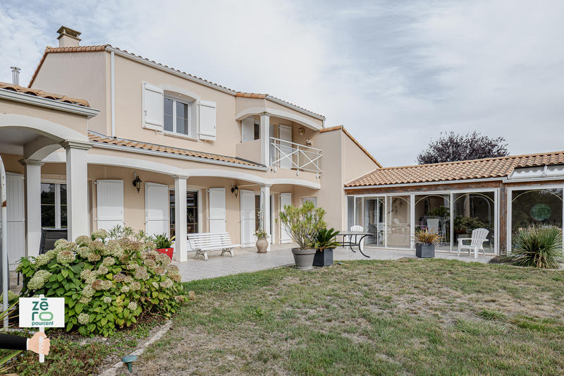 Maison - 233 m² - 7 pièces