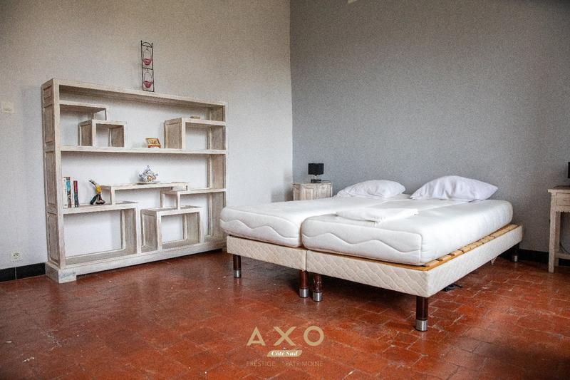 Demeure - 1 020 m² - 33 pièces