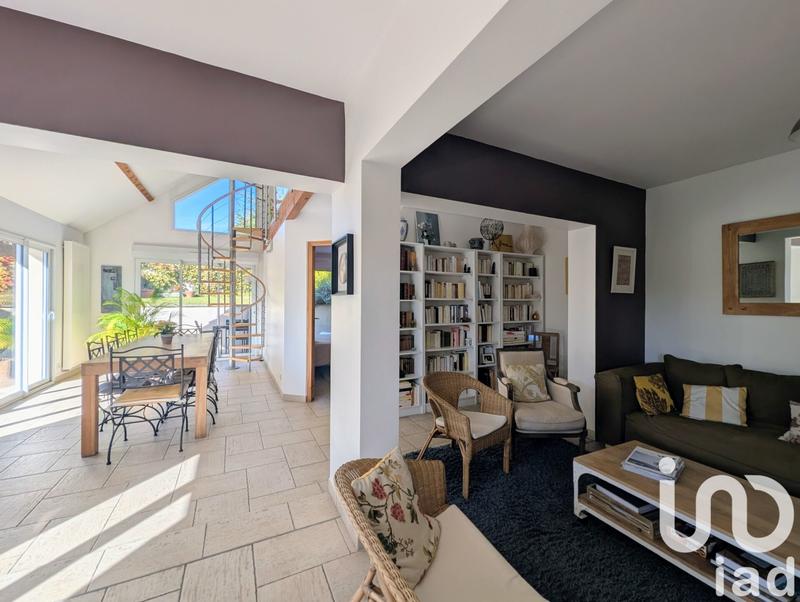 Maison - 186 m² - 8 pièces