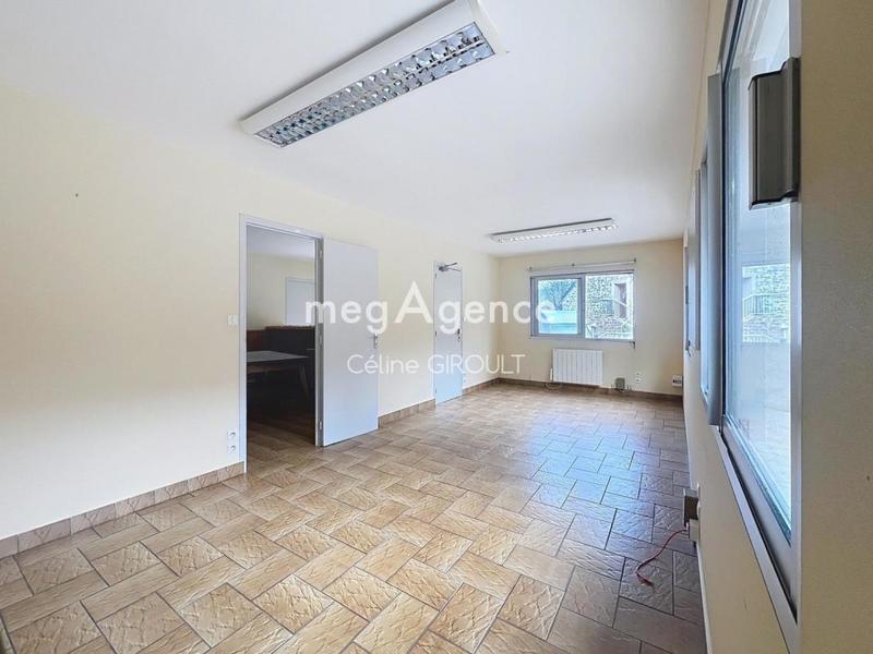 Local commercial - 1 044 m² - 10 pièces