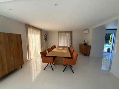 Villa - 330 m² - 9 pièces