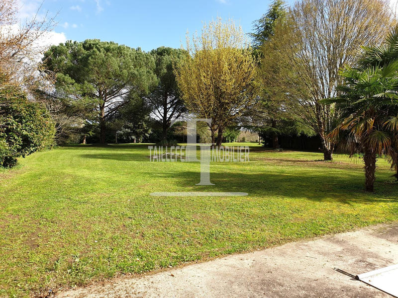 Maison - 252 m² - 9 pièces