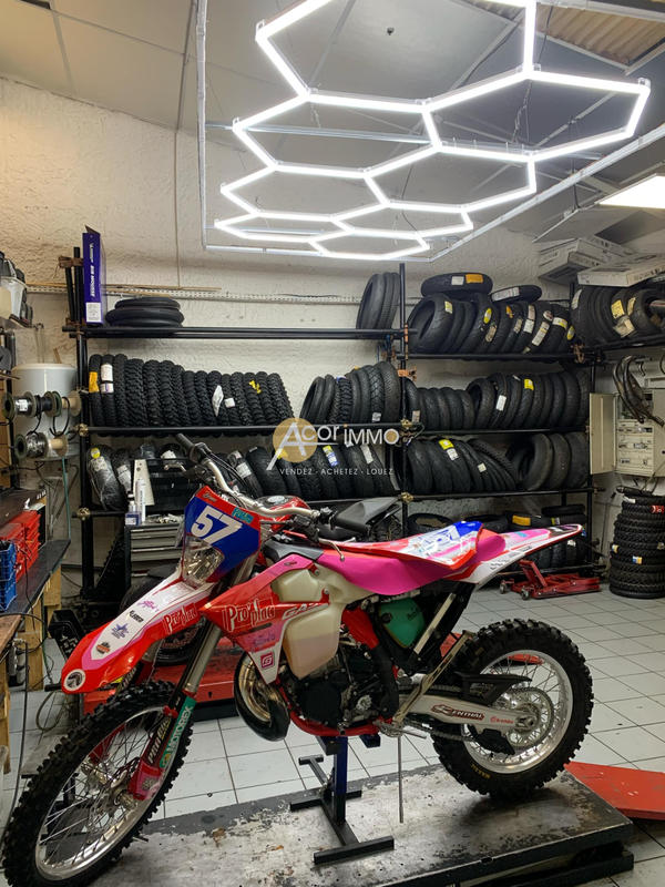 Fonds de commerce - Local commercial - 241 m²