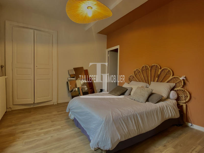 Maison - 250 m² - 6 pièces