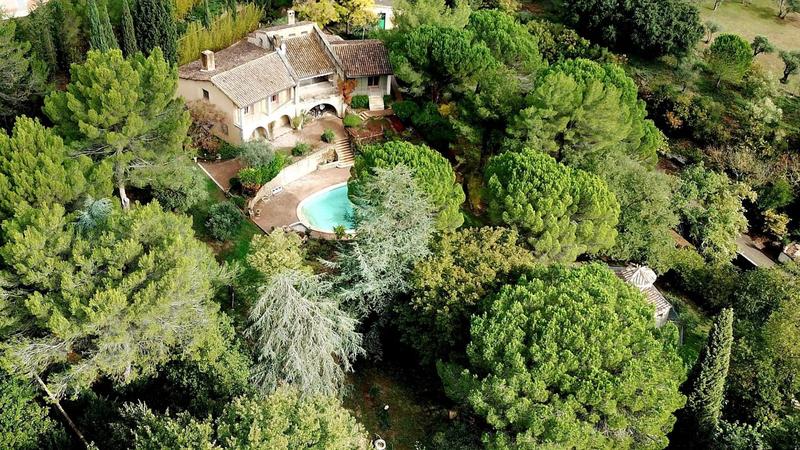 Maison - 218 m² - 7 pièces