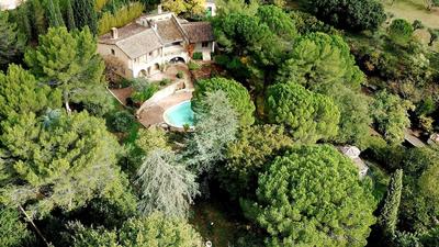 Maison - 218 m² - 7 pièces