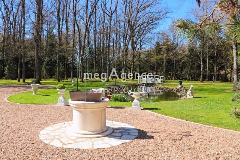 Demeure - 395 m² - 8 pièces