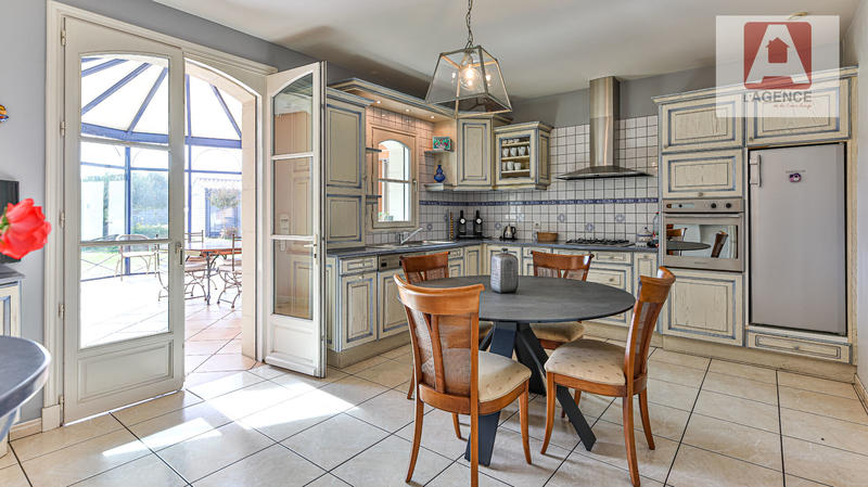 Maison - 244 m² - 4 pièces