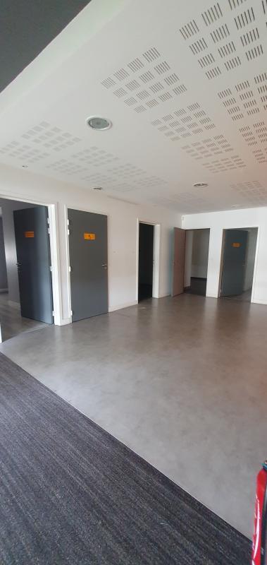 Local d'activité / Entrepôt - 334 m² - 12 pièces