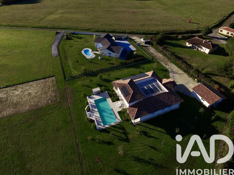 Maison - 246 m² - 5 pièces