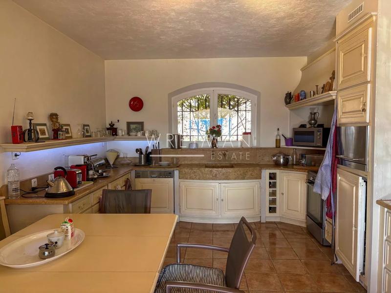 Villa - 205 m² - 8 pièces