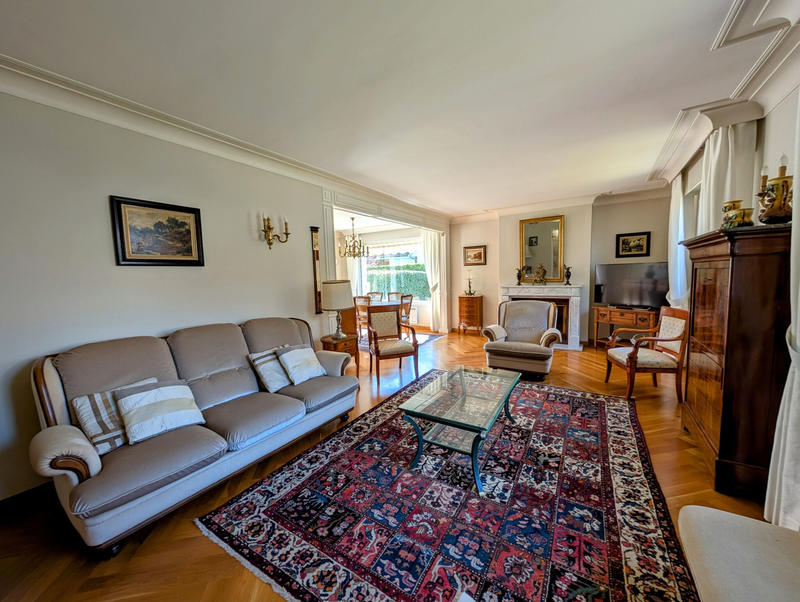 Maison - 230 m² - 8 pièces