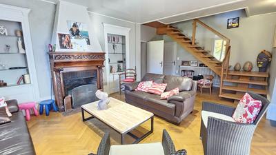 Maison - 445 m² - 10 pièces