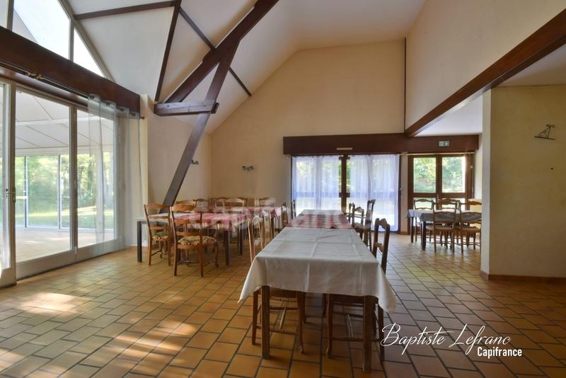 Propriété - 380 m² - 15 pièces