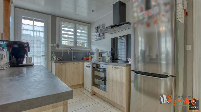 Maison traditionnelle - 268 m² - 10 pièces