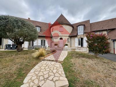 Maison - 232 m² - 8 pièces