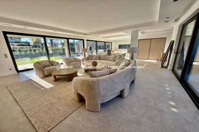 Villa - 266 m² - 5 pièces